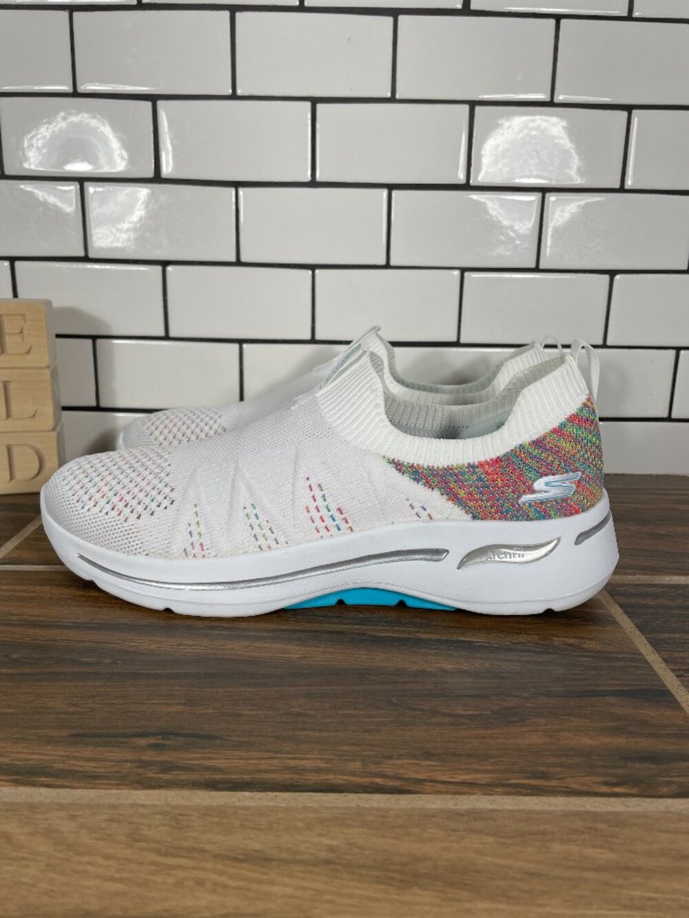 Skechers GO Walk Arch Fit Fun Times Shoes Womens Size 8.5 White Slip On Sneakers